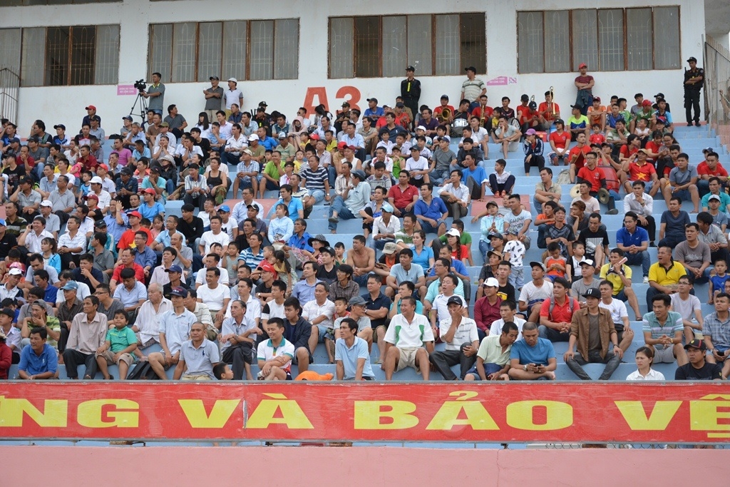 Khán đài Sân vận động Buôn Ma Thuột sẽ sôi động khi Giải bóng đá hạng Nhất quốc gia trở lại vào tháng 11.