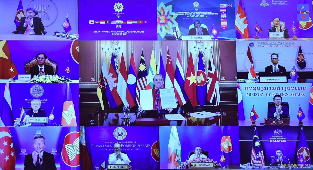Lễ trao quy chế Đối tác đối thoại đầy đủ của ASEAN cho Vương quốc Anh. (Ảnh: Thế giới&Việt Nam)