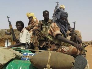 Ngày 30-8, ba phi công Nga đang làm việc tại khu vực Darfur của Sudan đã bị bắt cóc bởi nhóm người có vũ trang và đây là vụ bắt cóc người nước ngoài thứ hai tại khu vực chiến sự phía Tây của đất nước châu Phi này trong tháng 8. Khu vực xung đột Darfur ở miền Tây Sudan đã trở thành "điểm nóng" của nạn bắt cóc kể từ tháng 3-2009 khi Tòa án Tội phạm Quốc tế (ICC) chính thức buộc tội Tổng thống Sudan Omar al-Bashir là tội phạm chiến tranh.