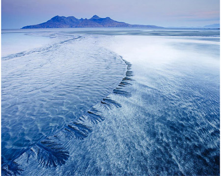 Những hoa văn trên mặt biển ở đảo Eigg (Scotland) - Dudley Williams - Giải nhất ở thể loại Phong cảnh cổ điển