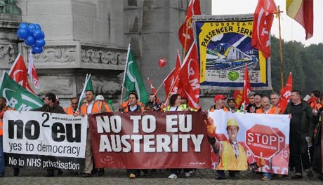 Các chính phủ châu Âu đang đau đầu trước việc giải quyết nợ, đồng thời không gây ảnh hưởng tới người lao động. (Nguồn: Internet)