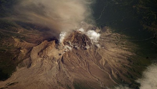 Núi lửa trên bán đảo Kamchatka. Ảnh: Ria Novosti