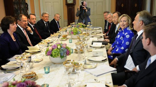 Ngoại trưởng Nga, Mỹ ăn tối cùng Tổng thư ký LHQ Ban Ki-moon và       	            đại diện một số nước khác.          (Nguồn: Internet)