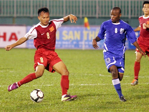 Trọng Hoàng (áo đỏ) trở lại sau chấn thương và có bàn thắng cho U23 Việt Nam