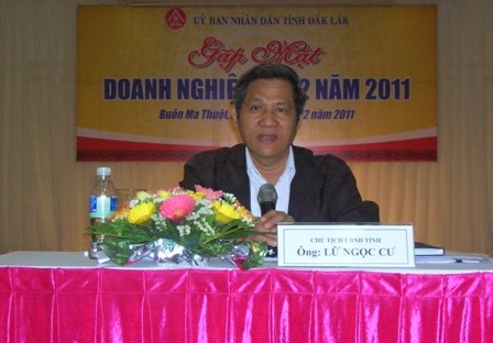 Ông Lữ Ngọc Cư, Chủ tịch UBND tỉnh đang chủ trì hội nghị
