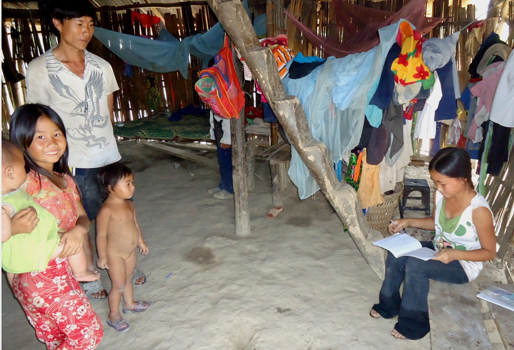 Gia đình anh Sùng Văn Khải ở thôn Ea Lang (Cư Pui)  vì sinh nhiều con nên cuộc sống vô cùng vất vả. 
