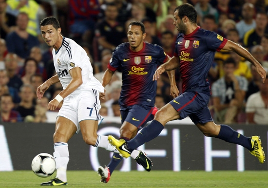 C. Ronaldo (áo trắng) đã ghi bàn trong cả hai trận đấu