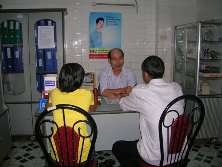 tư vấn cho người có nguy cơ cao tại phòng tư vấn xét nghiệm tự nguyện, Trung tâm phòng chống HIV