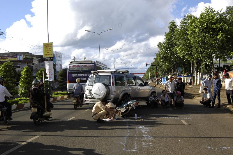     Một vụ tai nạn giao thông xảy ra trên Tỉnh lộ 8,  đoạn qua huyện Cư M’gar. 