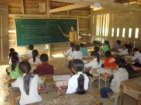 Lớp học tại điểm trường thôn Ea Noh Prông (xã Hòa Phong, huyện Krông Bông)