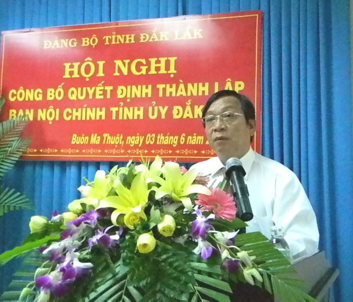 Đồng chí Trần Phú - UVBTV tỉnh ủy, Trưởng Ban tổ chức Tỉnh ủy công bố quyết định thành lập và bổ nhiệm chức danh đối với Ban Nội chính Tỉnh ủy