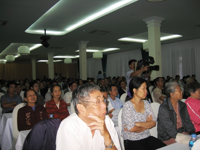 Đông đảo đại biểu đại diện người tiêu dùng cao tuổi tham dự Hội nghị.