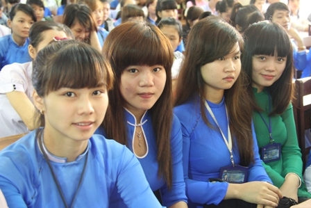 Sinh viên Trường Cao đẳng Sư phạm Dak Lak tham dự Lễ khai giảng năm học mới 