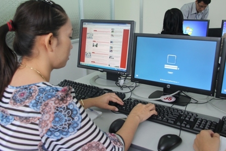 Học viên làm quen với máy tính và cách truy nhập Internet