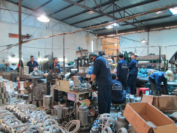 Hoạt động sản xuất tại Công ty TNHH sản xuất thương mại Đăng Phong.