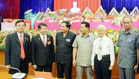 Ủy viên Trung ương Đảng, Bí thư Tỉnh ủy Niê Thuật cùng các đại biểu tham dự Đại hội. Ảnh