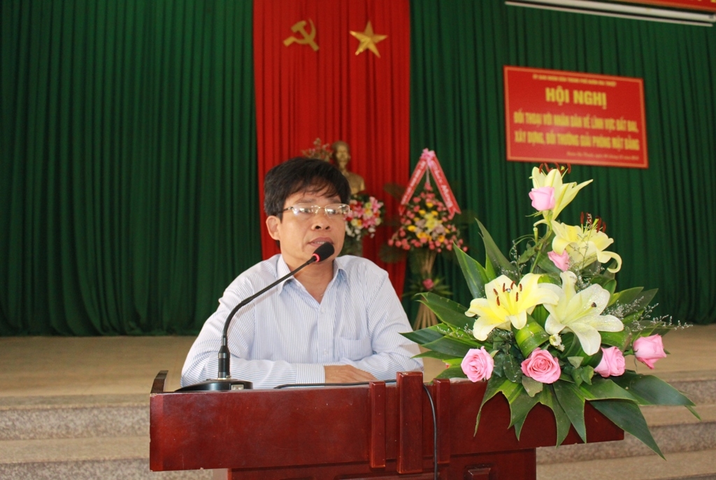 Phó Chủ tịch UBND TP. Buôn Ma Thuột Lưu Văn Khôi giải đáp các ý kiến của người dân.