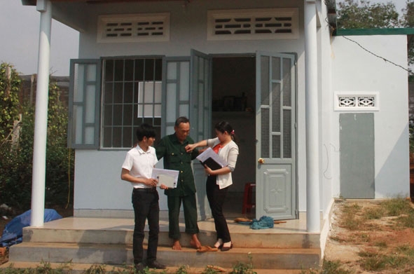 Căn nhà Tình nghĩa của ông Đỗ Văn Hợp ở tổ dân phố 1, thị trấn  Krông Năng (huyện Krông Năng) được bàn giao đúng  dịp Tết Bính Thân 2016.