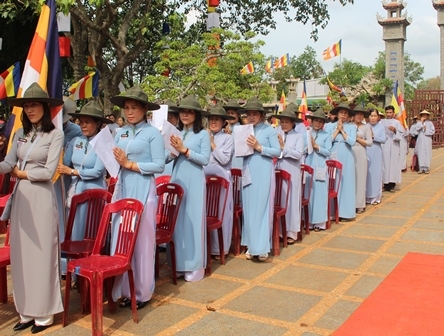 Đông đảo phật tử tham dự Đại lễ Phật đản Phật lịch 2560