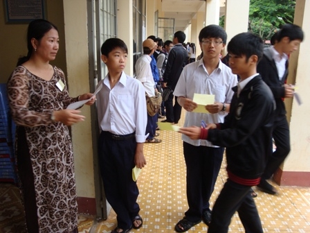 Từ năm học 2015-2016, ngành Giáo dục Đắk Lắk chấm dứt thi tuyển vào lớp 10. Trong ảnh: HS dự tuyển vào lớp 10 Trường THPT Buôn Ma Thuột