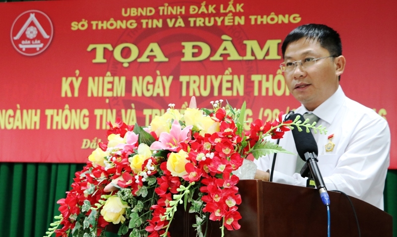 Ông Trần Trung Hiển, Giám đốc Sở TT&TT phát biểu tại buổi tọa đàm