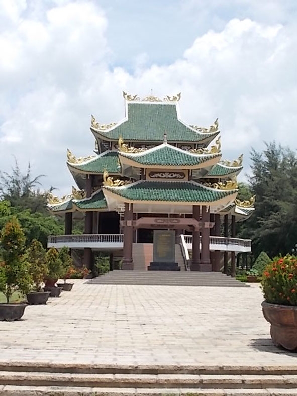  Khu di tích lịch sử Nguyễn Đình Chiểu tại huyện  Ba Tri (tỉnh Bến Tre).