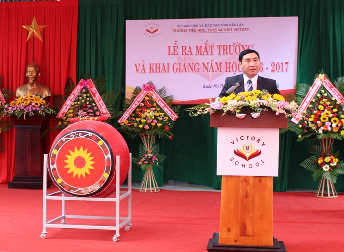 Phó Bí thư Tỉnh ủy Trần Quốc Cường đọc thư của Chủ tịch nước chào mừng ngày khai giảng.