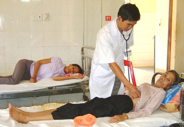             Khám chữa bệnh cho  người dân có thẻ BHYT  tại  Bệnh viện Đa khoa  huyện Krông Ana.