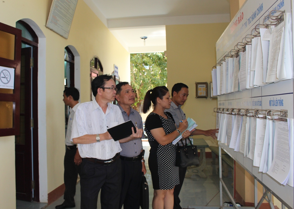 , Đoàn kiểm tra kết quả thực hiện CCHC nhà nước năm 2016 tại thị trấn Krông Kmar (huyện Krông Bông)