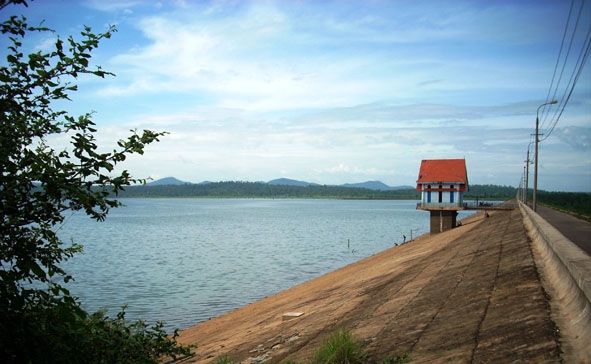 Hồ Ea Súp Thượng không chỉ mang lại nguồn lợi thủy sản mà còn có nhiều  tiềm năng cho phát triển năng lượng sạch. 