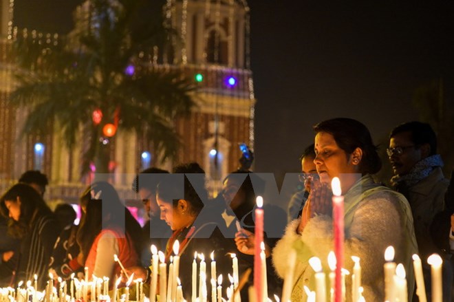 Người dân Ấn Độ cầu nguyện trong lễ Giáng sinh ở New Delhi (Nguồn: AFP/TTXVN)