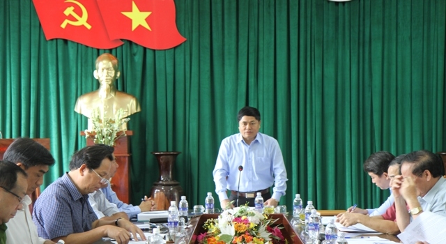 Phó Bí thư Thường trực Tỉnh ủy Phạm Minh Tấn phát biểu chỉ đạo tại buổi làm việc