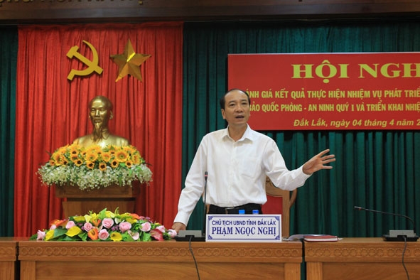 Chủ tịch UBND tỉnh Phạm Ngọc Nghị phát biểu tại hội nghị.  