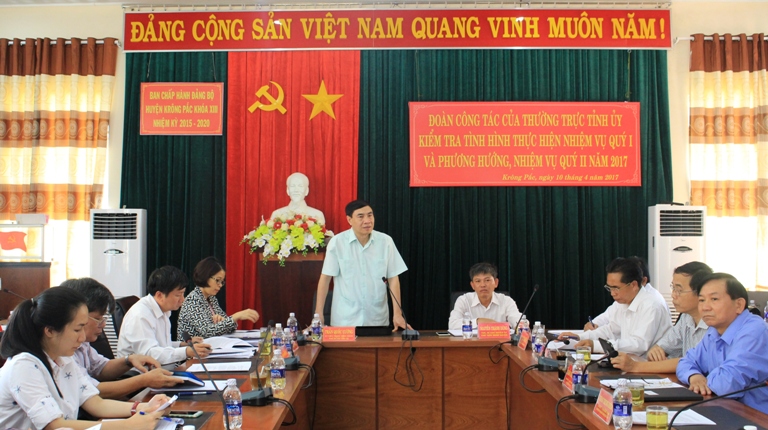 Ủy viên Trung ương Đảng, Phó Bí thư Tỉnh ủy Trần Quốc Cường phát biểu tại buổi làm việc.