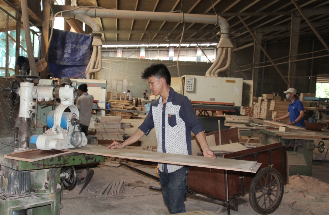 Sản xuất mộc dân dụng trong Cụm công nghiệp Tân An 1, TP. Buôn Ma Thuột
