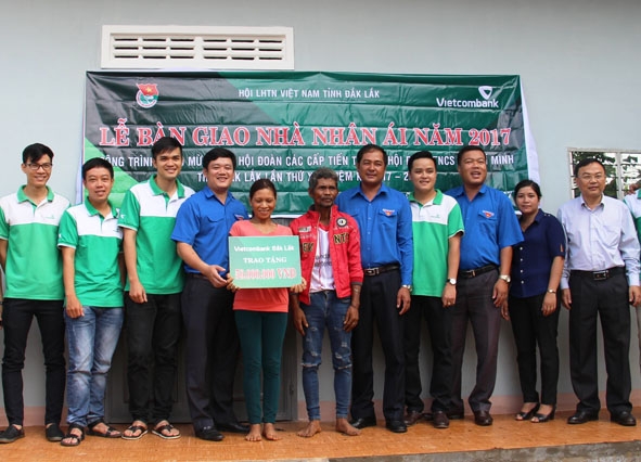 Hội Liên hiệp Thanh niên Việt Nam tỉnh trao nhà Nhân ái tặng hộ gia đình chính sách  tại xã Cuôr Đăng (huyện Cư M'gar).  