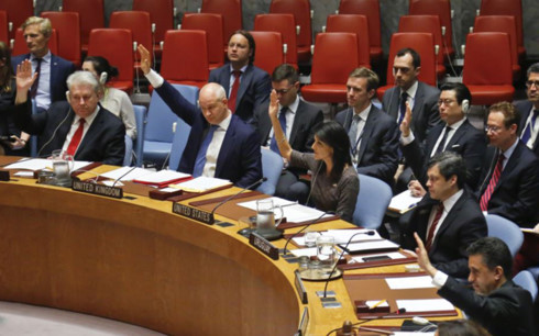 Đại sứ các nước tại Liên Hợp Quốc trong một lần bỏ phiếu về nghị quyết của Hội đồng Bảo an trừng phạt Triều Tiên hồi tháng 6. Ảnh: AP.