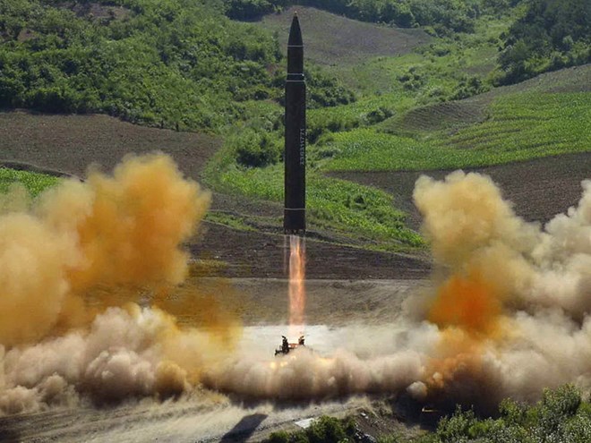 Một vụ phóng tên lửa của Triều Tiên. (Ảnh: AP)