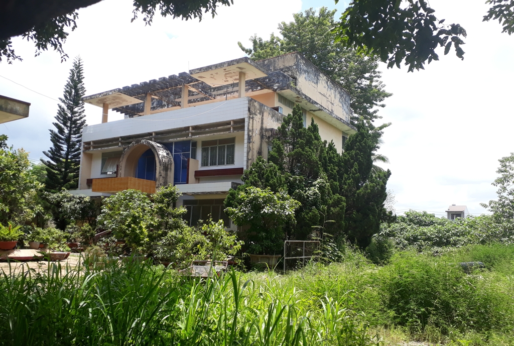 Khu đất tại 70 Nguyễn Tất Thành đang bị bỏ hoang