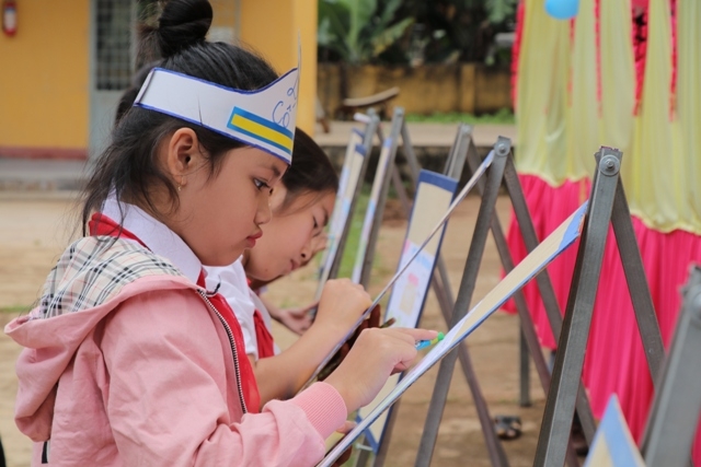 Học sinh Trường Tiểu học Nguyễn Tất Thành (thị xã Buôn Hồ) tham gia chương trình ngoại khóa. Ảnh minh họa