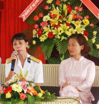 Chị Nguyễn Thị Minh xúc động kể chuyện 