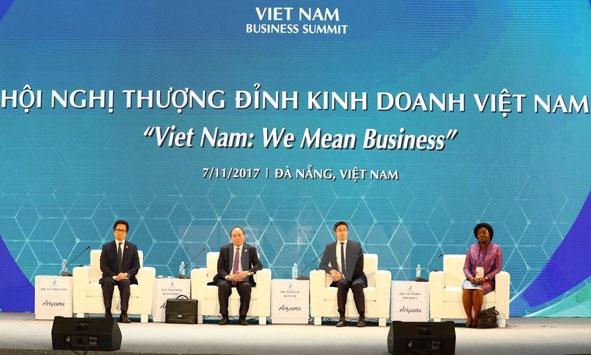 Thủ tướng Nguyễn Xuân Phúc (thứ hai từ trái sang) dự khai mạc hội nghị.    (Ảnh: TTXVN)