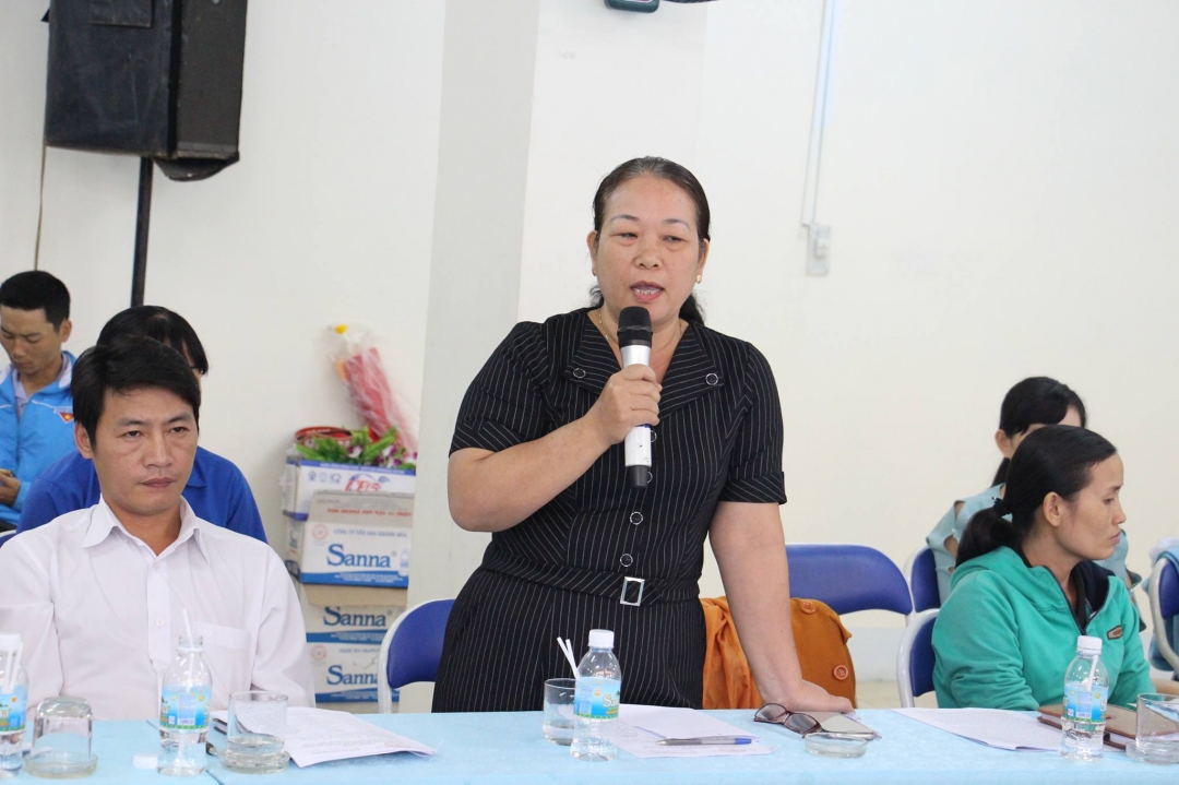 Đại diện hội bLHPN huyện Cư M'gar đóng góp ý kiến tại hội nghị