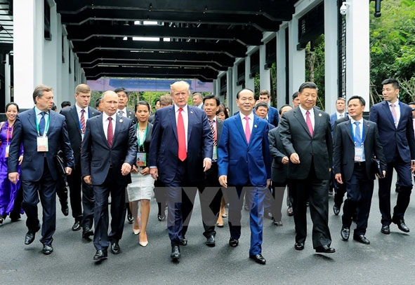 Việt Nam được bạn bè quốc tế đánh giá cao khi tổ chức thành công APEC 2017. Trong ảnh: Chủ tịch nước Trần Đại Quang và lãnh đạo các nước dự APEC 2017.    Ảnh: TTXVN