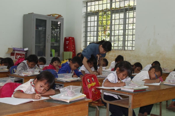 Một tiết học  tại Trường Tiểu học Trưng Vương  (xã Ea H’đing,  huyện Cư M’gar). 