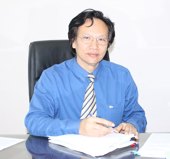 Bác sĩ CKII Doãn Hữu Long, Giám đốc Sở Y tế.