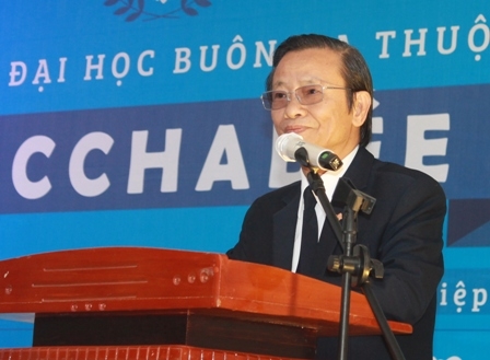 GS.TS Đặng Tuấn Đạt, Hiệu trưởng nhà trường phát biểu tại lễ tri ân.