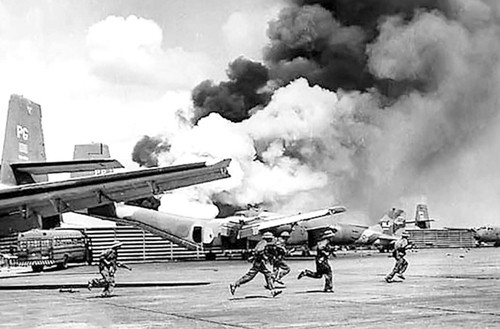 Quân giải phóng tấn công sân bay Tân Sơn Nhất trong chiến dịch Mậu Thân 1968.  (Ảnh tư liệu)