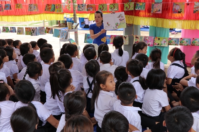 Học sinh Trường Tiểu học Nguyễn Tất Thành (thị xã Buôn Hồ)  chăm chú  tham gia Tiết đọc thư viện: Ảnh minh họa