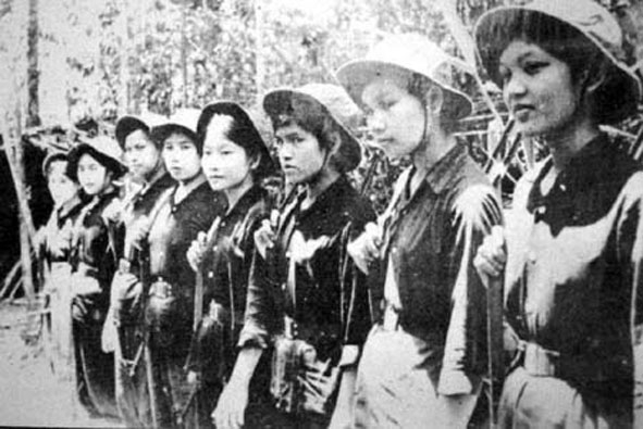 Tiểu đội 11 cô gái Sông Hương của thành phố Huế được Bác Hồ gửi thư khen ngợi do đã lập chiến công xuất sắc trong Tổng tiến công Xuân Mậu Thân 1968.  Ảnh tư liệu